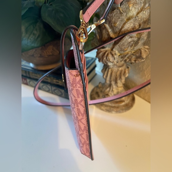 Michael Kors Jet Set Travel Crossbody Phone Wallet - Picture 5 of 6